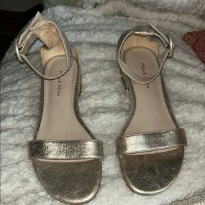 Pelle Moda Silver Heels Elegant Design